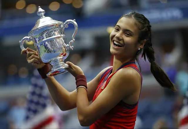 亨德森通过 亨德森通过